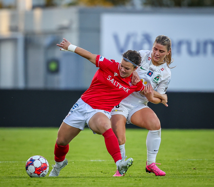 Valur og Breiðablik mætast í risaleik í dag.