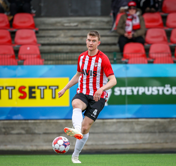 Njörður og bróðir hans Hlynur eru sterkir í hjarta varnarinnar.