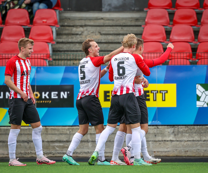 Þróttarar fagna marki.