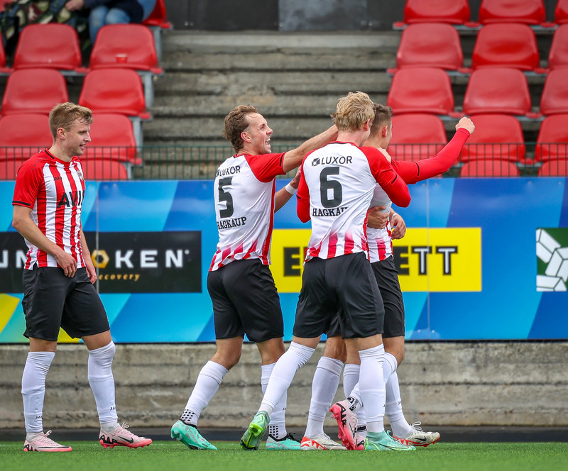 Þróttarar fagna marki.