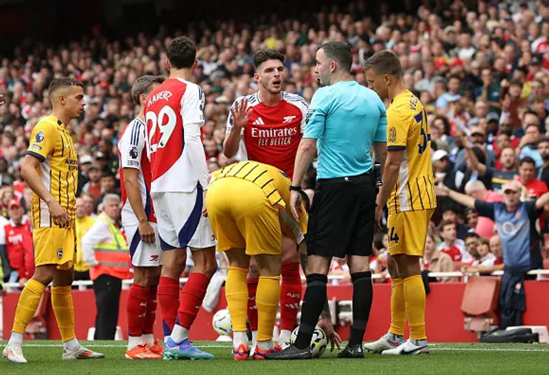 Declan Rice var sjálfur mjög hissa á ákvörðuninni.