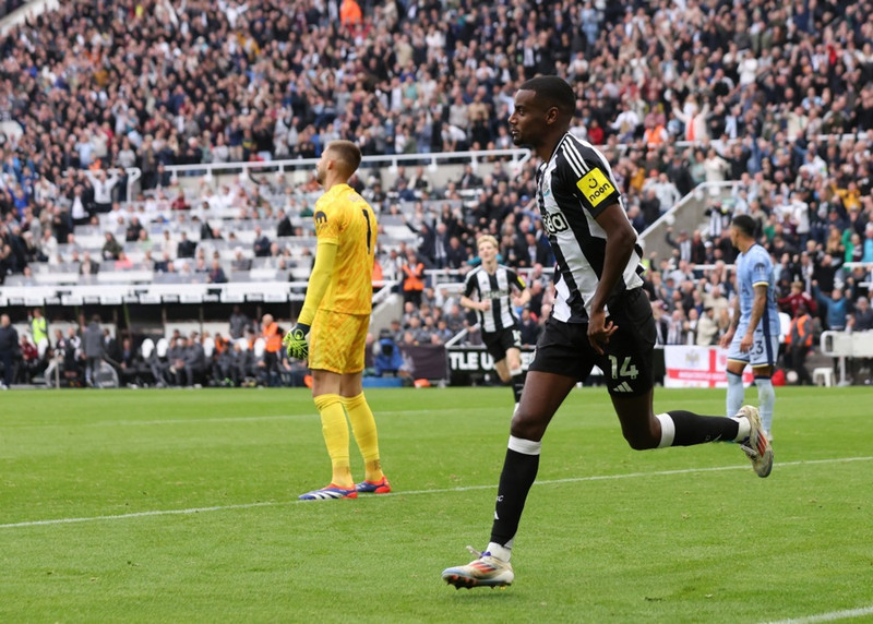 Alexander Isak var öflugur hjá Newcastle