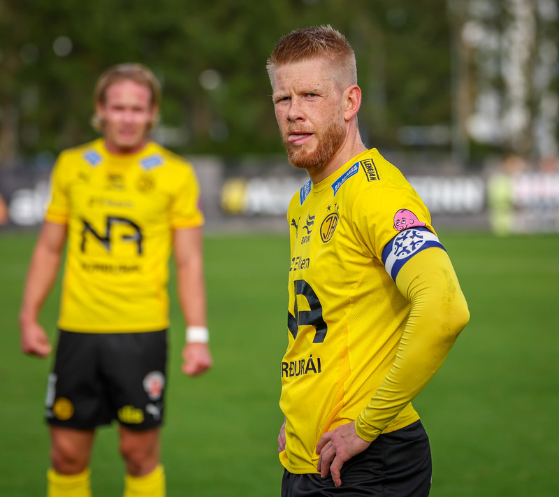 Viktor með bandið í fjarveru Arnórs Smárasonar á síðasta tímabili.