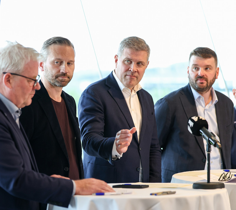 Bjarni á fréttamannafundinum í dag.