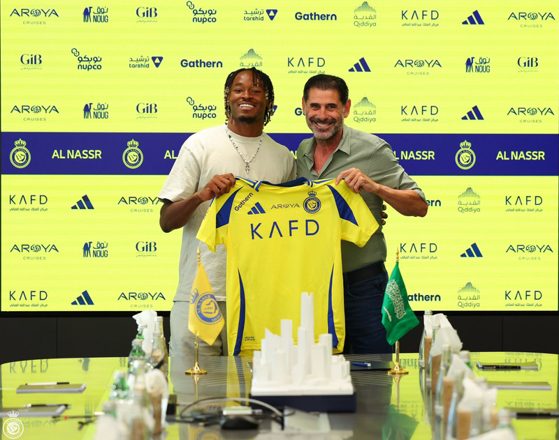 Mohamed Simakan er kominn til Al Nassr