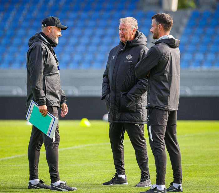 Age Hareide og aðstoðarmenn hans.