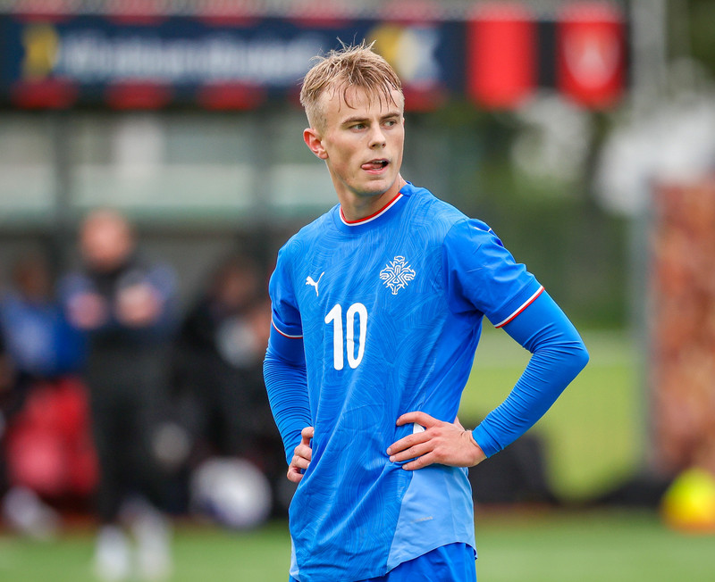 Freysi að sækja Kristal Mána