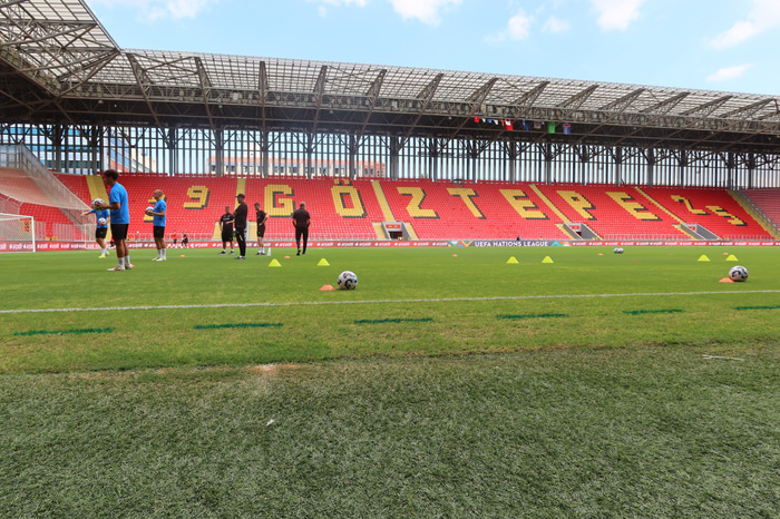 Frá Gürsel Aksel Stadium í Izmir.