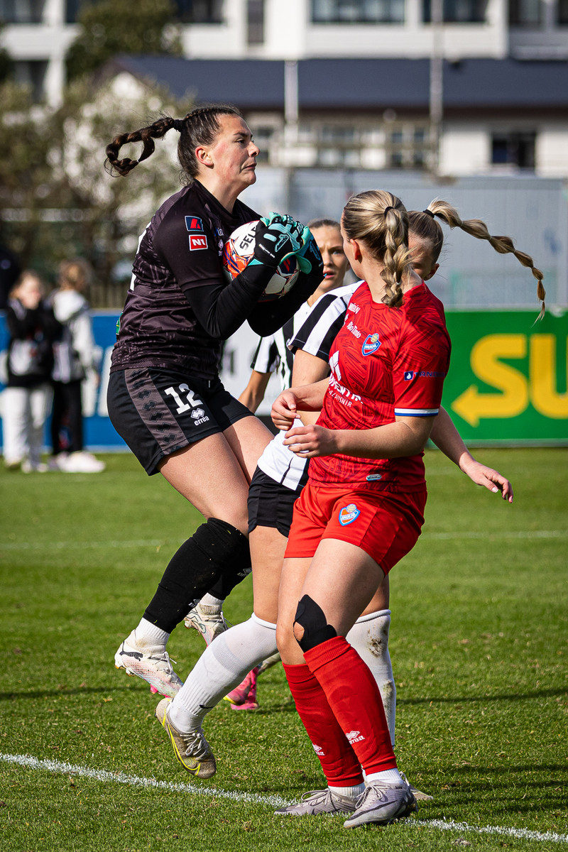 Myndaveisla: Haukar unnu KR í slag toppliðanna