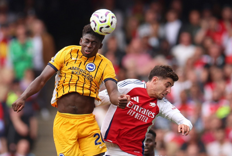 <b>Varnarmaður: Carlos Baleba (Brighton)</b> - Stór og kraftmikill. Skoraði dramatískt sigurmark á frábæran hátt gegn West Ham. Er bara 21 árs og mörg augu á honum.