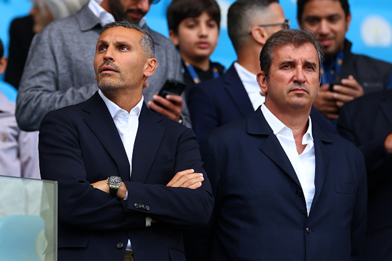 Khaldoon Al Mubarak stjórnarformaður Manchester City og frakvæmdastjórinn Ferran Soriano.