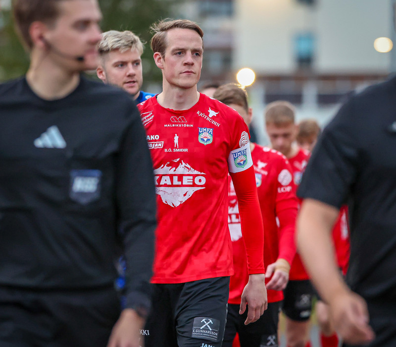 Fyrirliði Aftureldingar er 27 ára og er uppalinn Valsari.