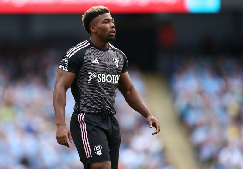 Adama hefur spilað fyrir Barcelona, Aston Villa, Wolves og Middlesbrough á ferlinum. Hann á 8 landsleiki að baki fyrir Spán.