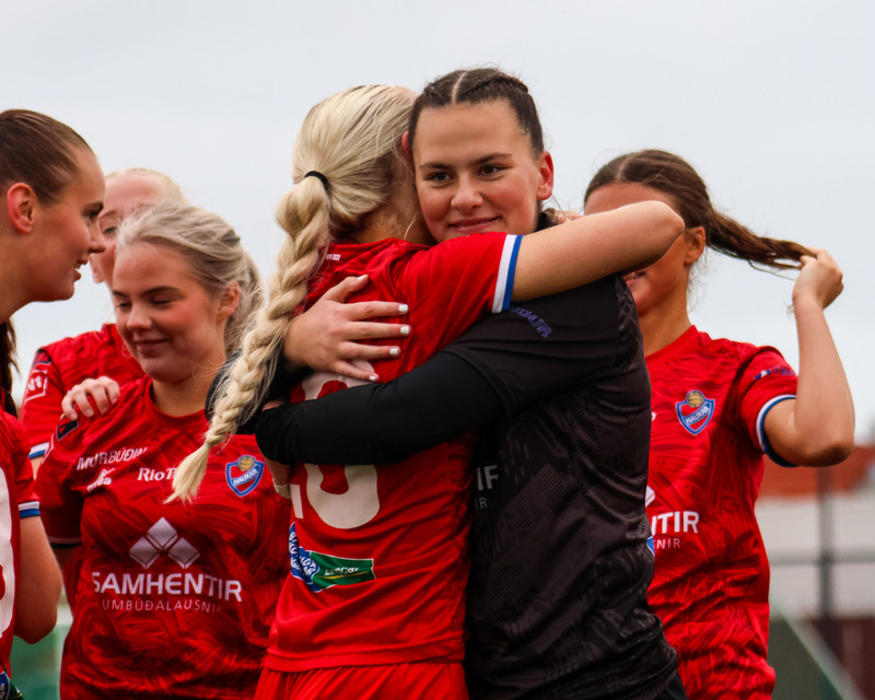 Myndaveisla: Haukar fögnuðu sigri í 2. deild eftir sigur á Völsungi