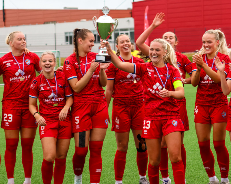 Myndaveisla: Haukar fögnuðu sigri í 2. deild eftir sigur á Völsungi