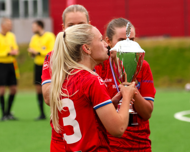 Myndaveisla: Haukar fögnuðu sigri í 2. deild eftir sigur á Völsungi