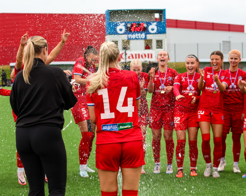 Myndaveisla: Haukar fögnuðu sigri í 2. deild eftir sigur á Völsungi