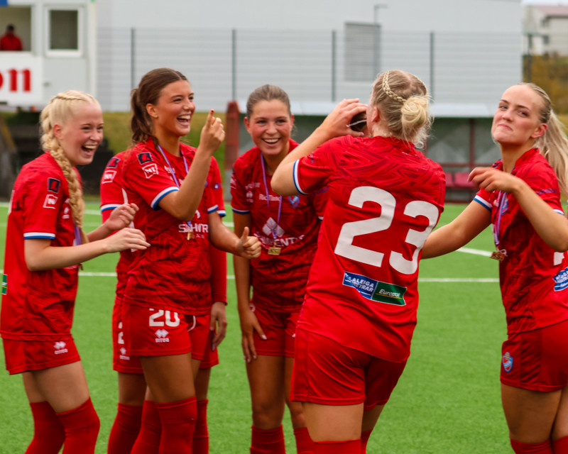 Myndaveisla: Haukar fögnuðu sigri í 2. deild eftir sigur á Völsungi