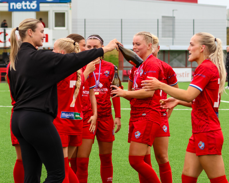 Myndaveisla: Haukar fögnuðu sigri í 2. deild eftir sigur á Völsungi