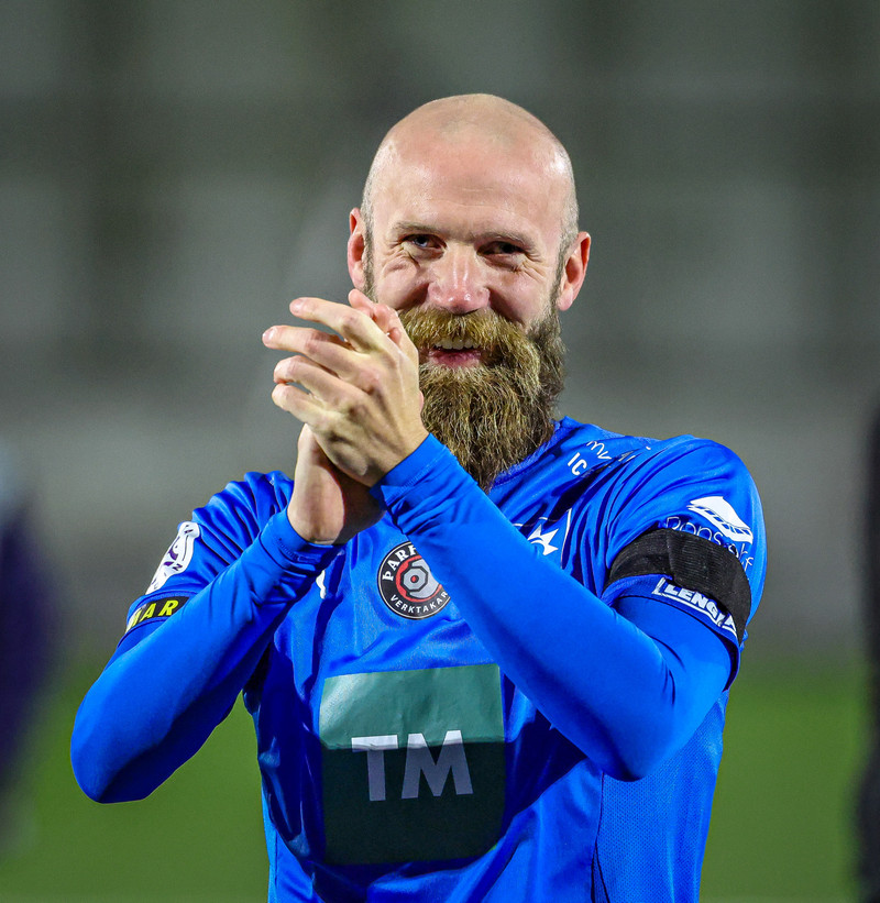 Daníel Laxdal slíðrar sverðið