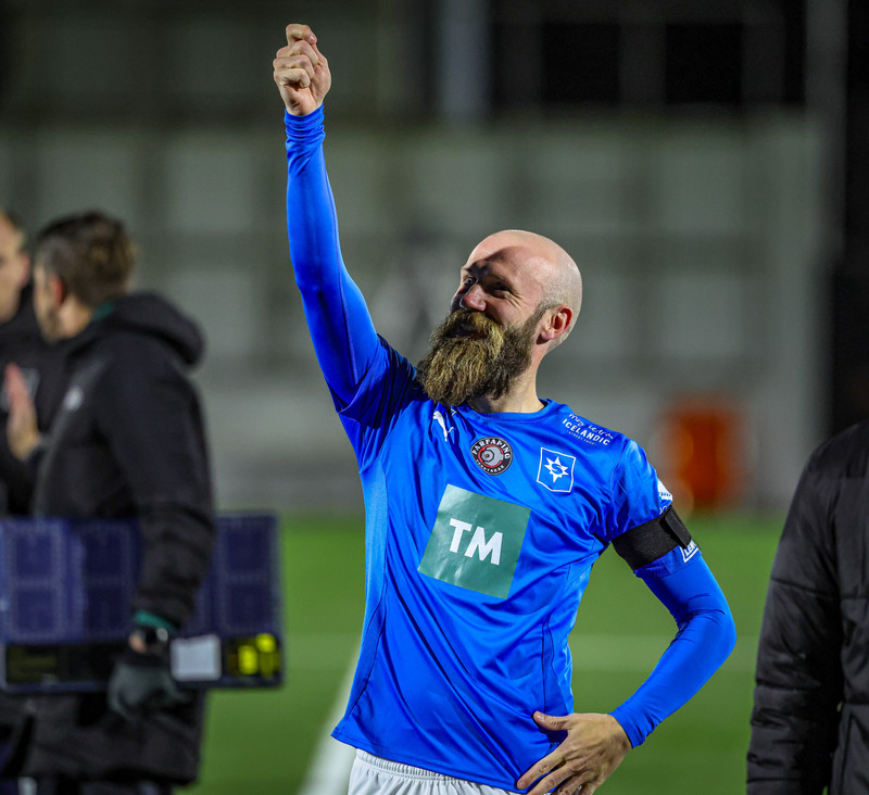 Daníel Laxdal slíðrar sverðið