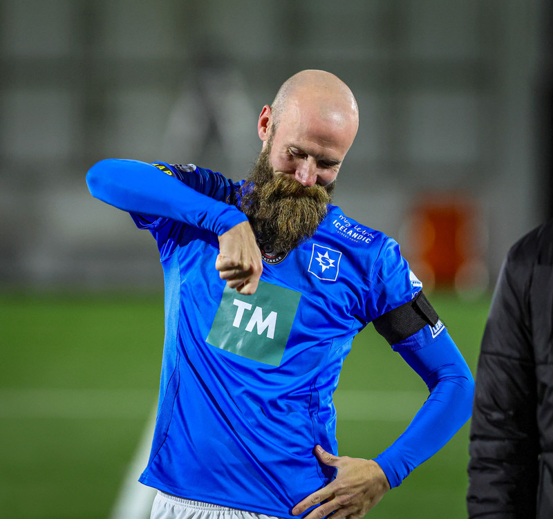 Daníel Laxdal slíðrar sverðið