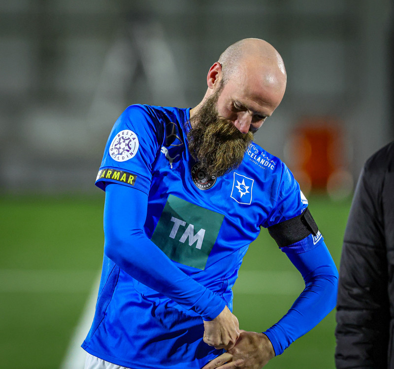 Daníel Laxdal slíðrar sverðið