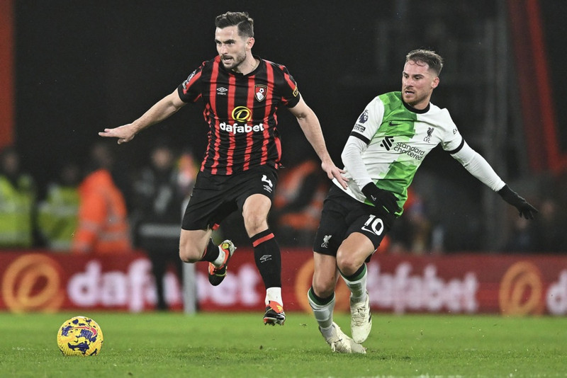 <B>Miðjumaður: Lewis Cook (Bournemouth)</b> - Drifkraftur á miðsvæðinu og skilaði tveimur stoðsendingum í 3-1 sigrinum gegn Southampton.