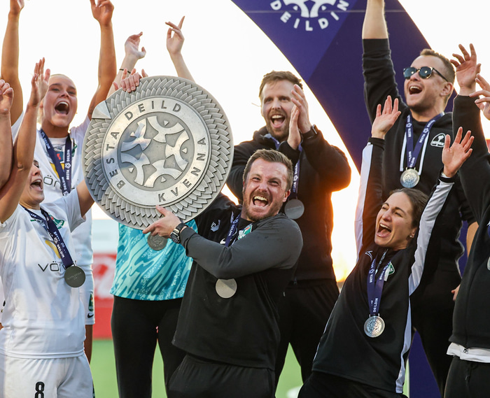 Nik Chamberlain fagnar Íslandsmeistaratitlinum