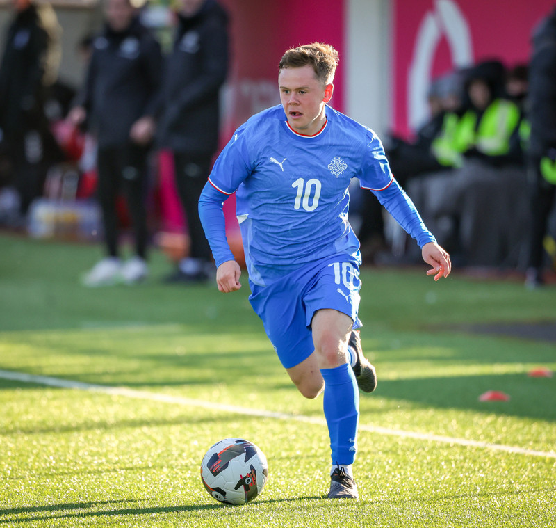 Eggert lenti í því sama og Freysi á flugvellinum