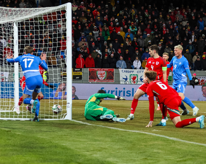 Logi skorar jöfnunarmarkið