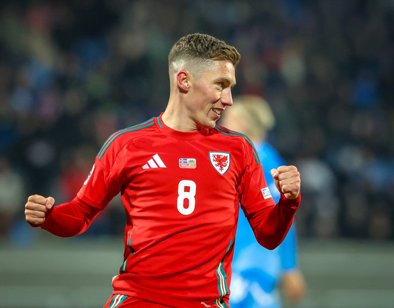 Leeds kaupir miðvörð fyrir 40 milljónir