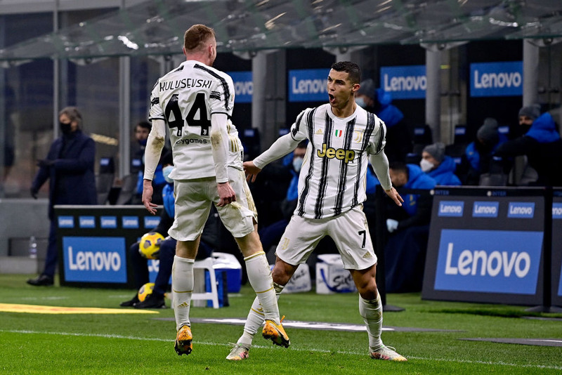 Dejan Kulusevski og Cristiano Ronaldo