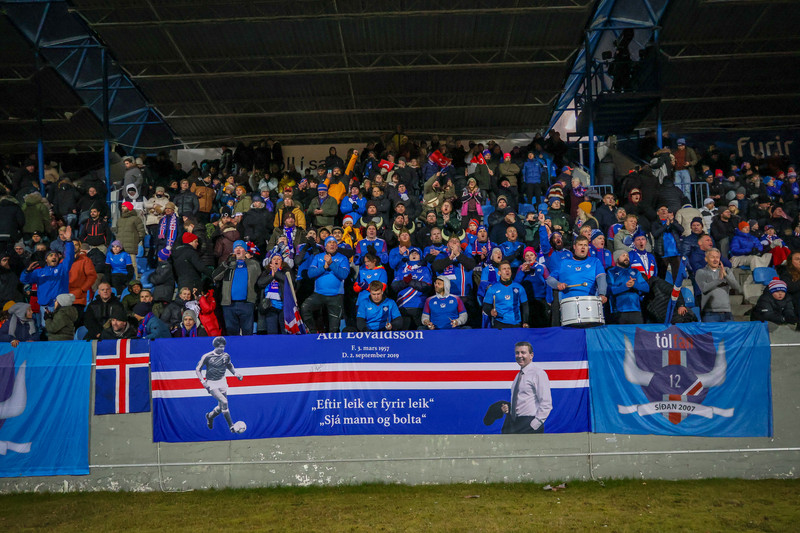 Óvíst hvert liðið og stuðningsmenn þurfa að ferðast í mars á næsta ári.