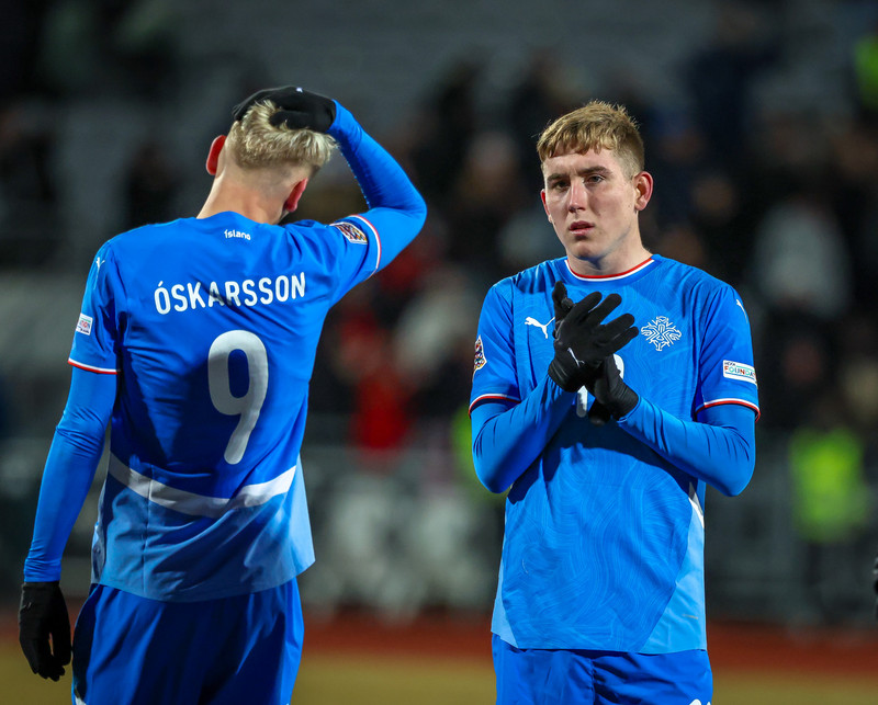 Stuðningsmenn Düsseldorf gjörsamlega trylltir út af fréttunum um Ísak
