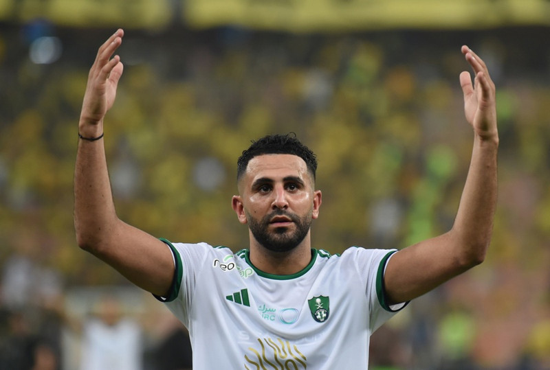 Mahrez hættur í landsliðinu og yfirgefur Al Ahli