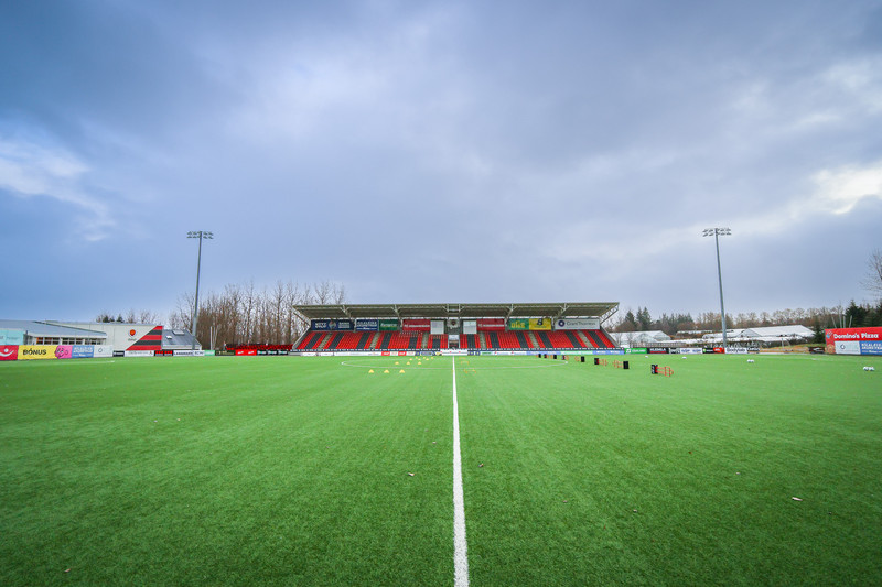Víkingar að hlaða upp brettum - Blikar fyrir aftan endalínu