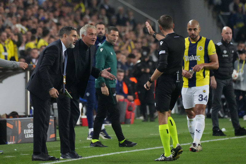 Mourinho fær bann og sekt fyrir að gagnrýna VAR-dómarann - „Vond lykt af þessu“