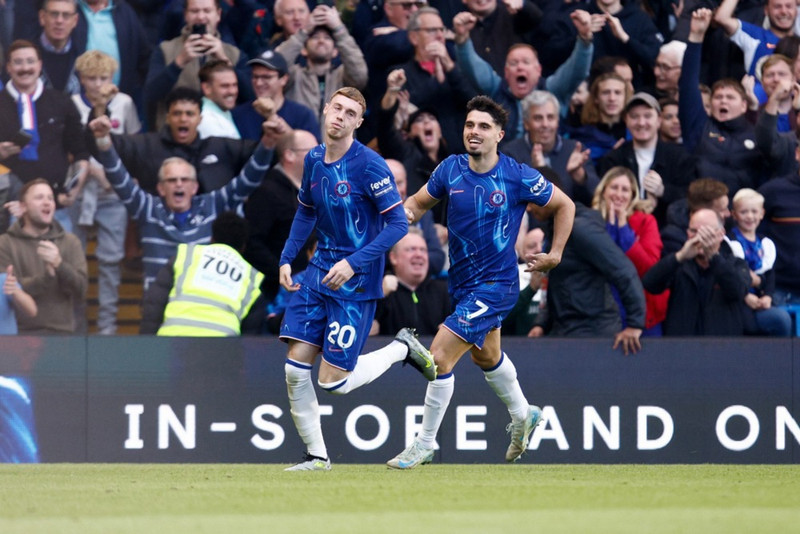 England í dag - Úlfarnir á Stamford Bridge
