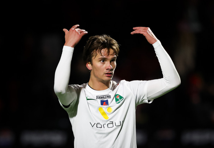 Mátti ekki vera með jafnöldrum sínum í battabolta.