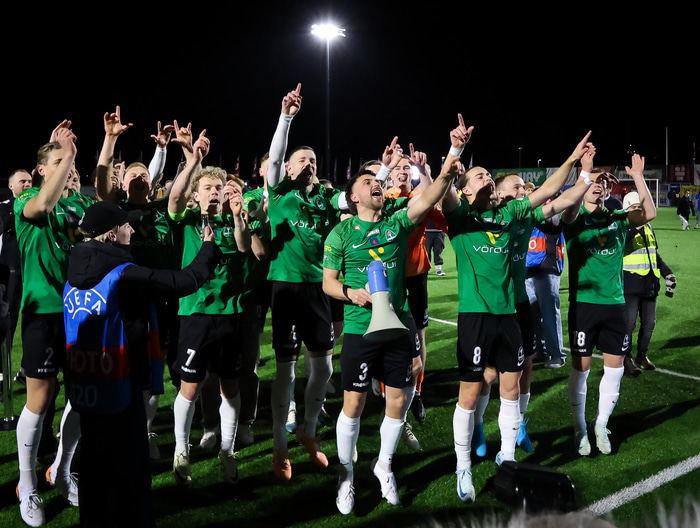 'Þá erum við hinir finnst mér verkamenn að hjálpa þeim að klára þessa deild'