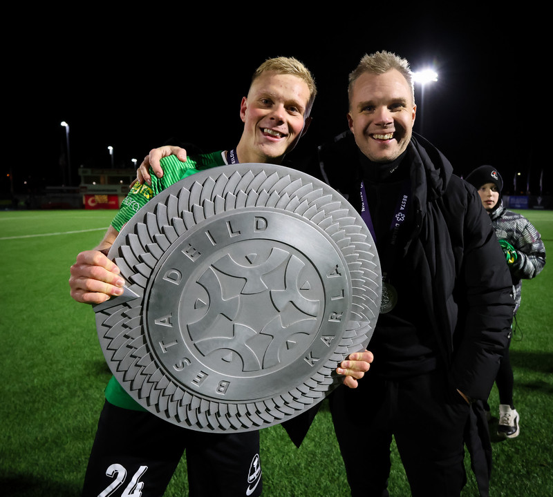 Arnór Gauti og Dóri með Íslandsmeistaraskjöldinn.