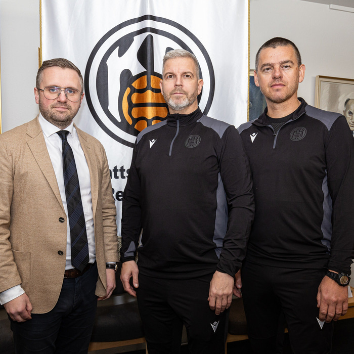 Gunnar Einarsson fyrir miðju og Ívar Ingimarsson til hægri eru þjálfarar KR.