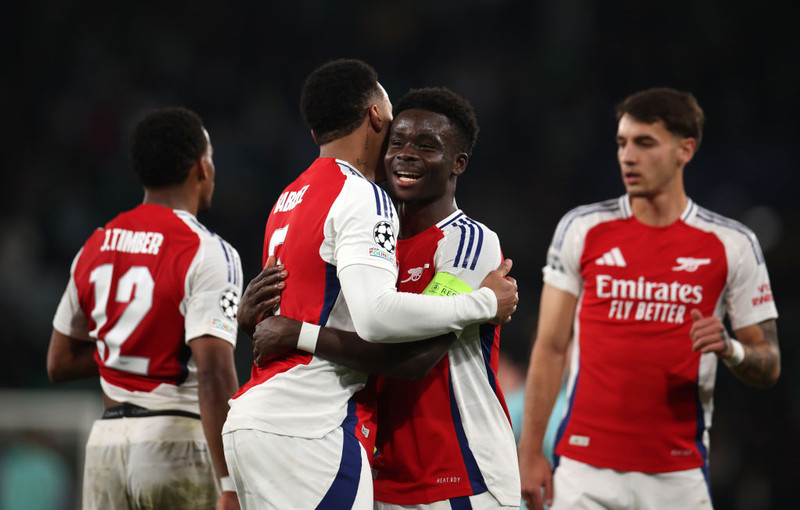 England í dag - Arsenal reynir að saxa á forystu Liverpool