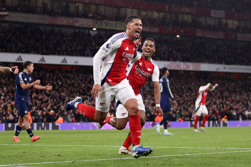 Saliba kemur aftur inn í vörn Arsenal