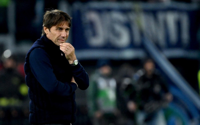 Conte stýrir Napoli áfram.