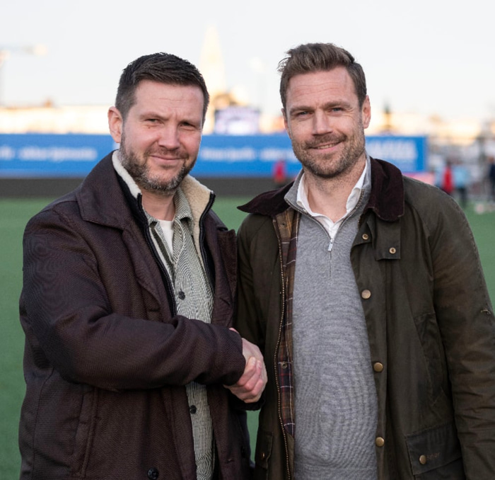 Arnór (til hægri) hefur verið hjá Val síðan í byrjun desember.