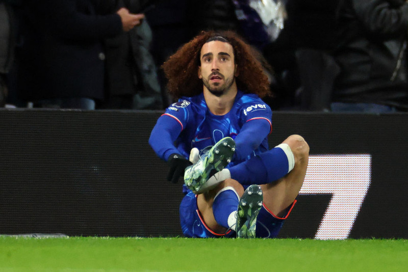 Henti takkaskónum í ruslið eftir leikinn gegn Tottenham