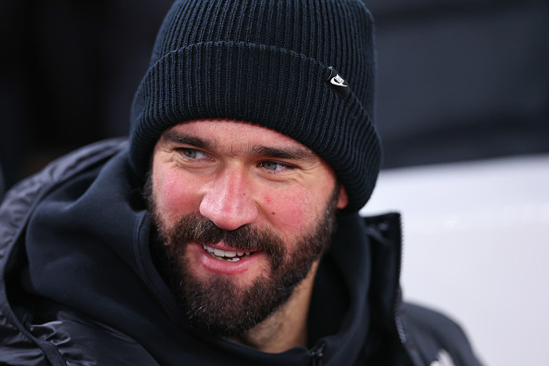Alisson er kominn aftur í markið hjá Liverpool.