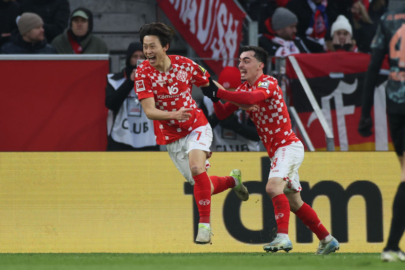 Lee Jae-Sung fagnar gegn Bayern